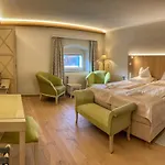 Schloss Lerchenhof Hotel