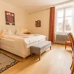 Schloss Lerchenhof 4*