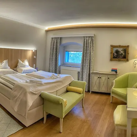 Hotel Schloss Lerchenhof 4*