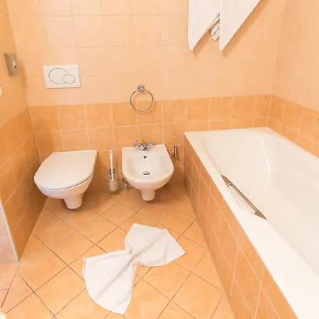 Hotel Schloss Lerchenhof 4*