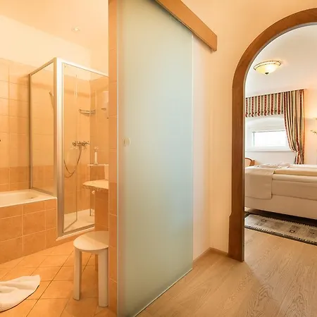 Schloss Lerchenhof 4*