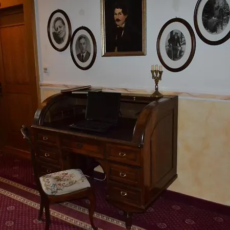 Schloss Lerchenhof فندق