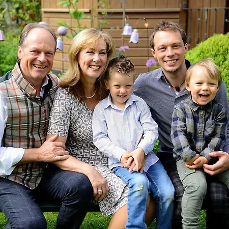 Schloss Lerchenhof 4*