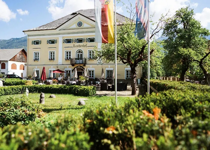 Hotel Schloss Lerchenhof 4*
